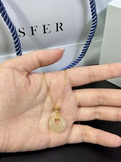 当然要送女朋友一款和田玉项链啊!