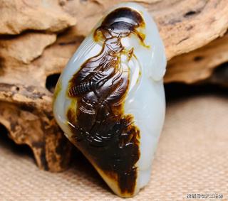 带黑皮的山料"龙龟"!揭秘奇特的和田玉俄黑皮料!